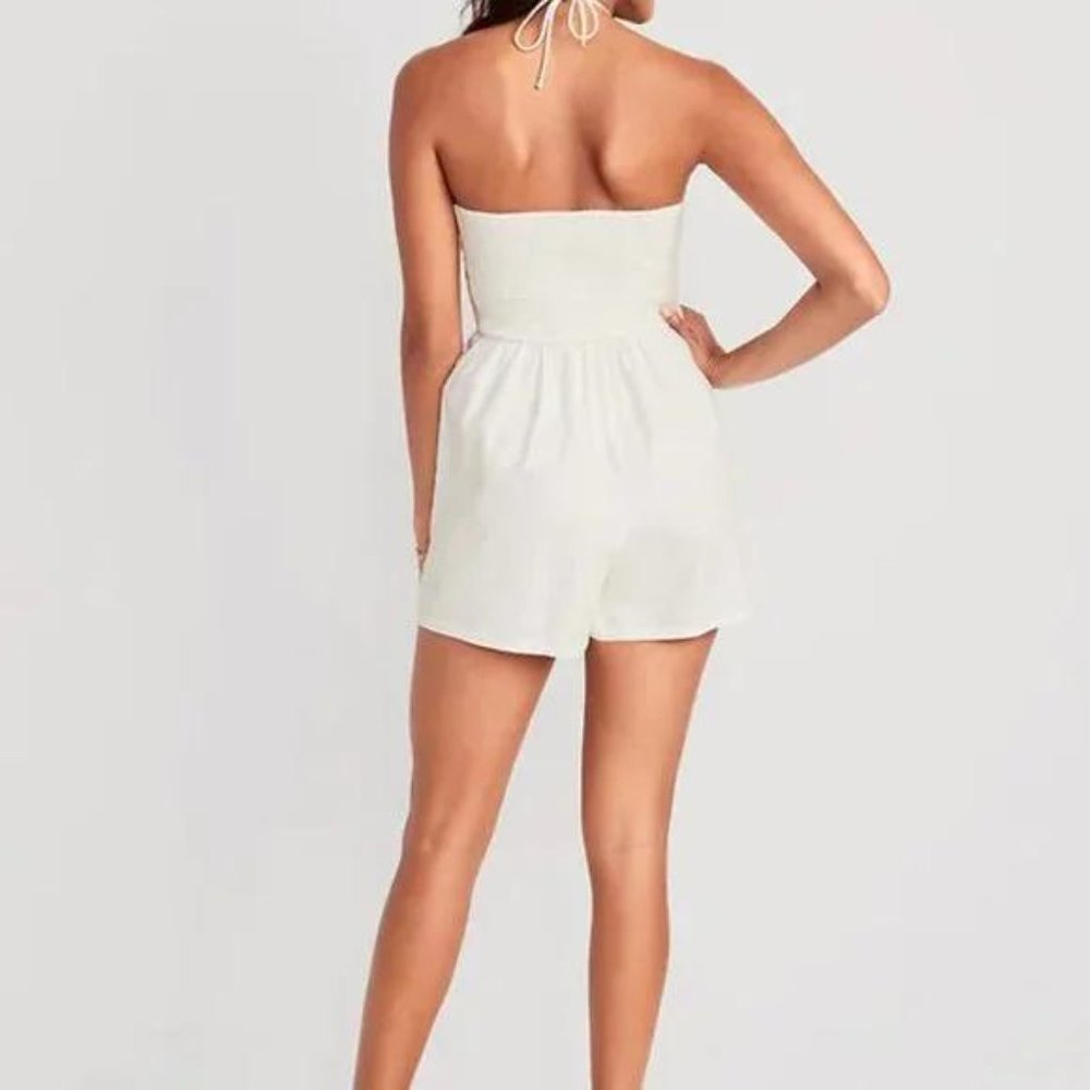 New Old Navy Linen-Blend O-Ring Halter Romper for Women -- 3.inch inseam - Picture 3 of 8